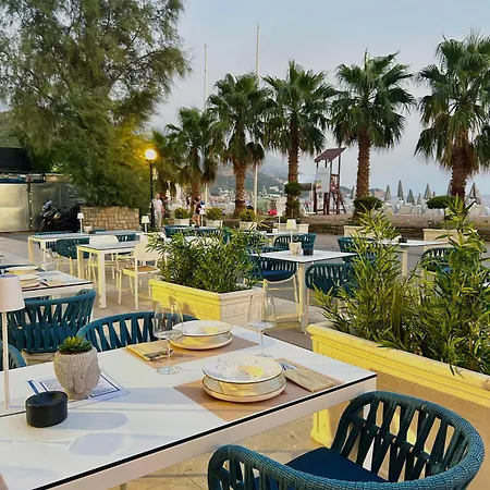 Ponta Plaza Conference & Hotel