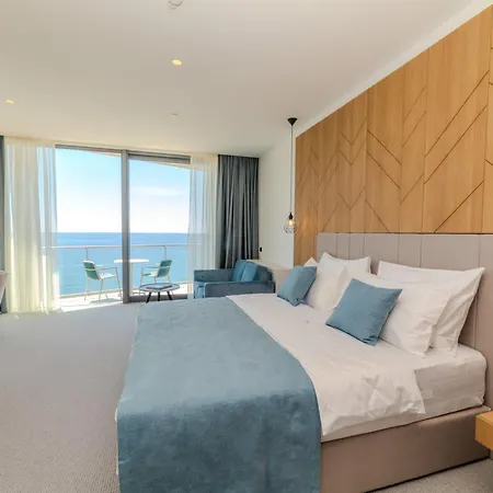 Ponta Plaza Conference & Hotel 4*