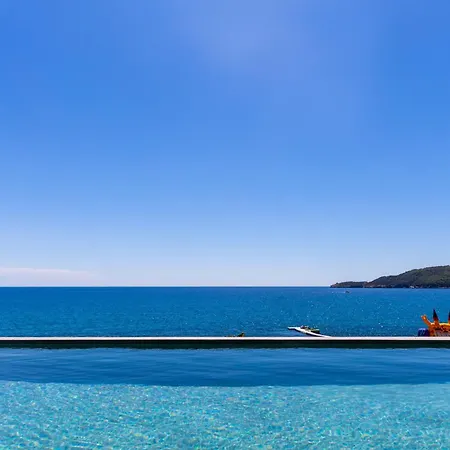 Ponta Plaza Conference & 4*